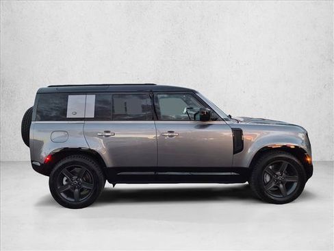 Used 2024 Land Rover Defender 110 X-Dynamic SE AWD/4WD image 4