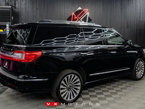 Used 2018 Lincoln Navigator Reserve w/ Technology Package AWD/4WD image 2