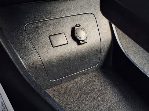 Used 2015 Toyota Prius Three image 10