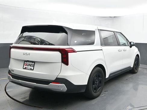 Used 2025 Kia Carnival FWD image 10