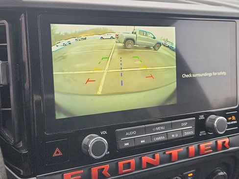 Used 2025 Nissan Frontier PRO-4X image 17