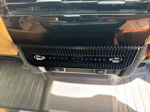 Used 2023 Jeep Grand Wagoneer Series III AWD/4WD image 24