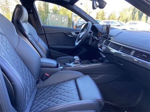 Used 2023 Audi S4 Premium Plus w/ Premium Plus Package image 32