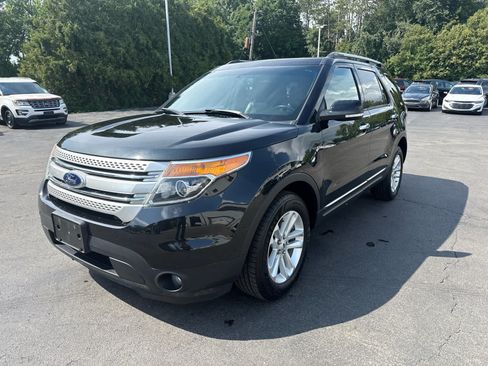 Used 2014 Ford Explorer XLT w/ Equipment Group 202A AWD/4WD image 7