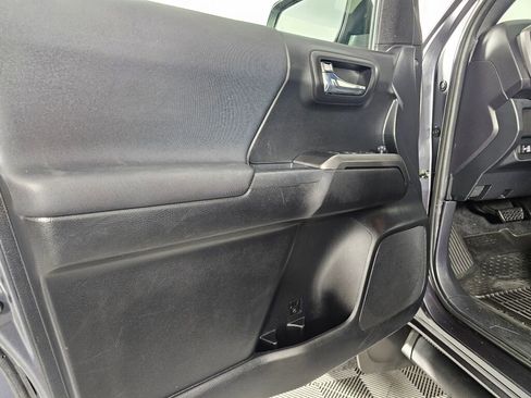 Used 2021 Toyota Tacoma TRD Off-Road image 17