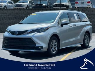 Used 2025 Toyota Sienna XLE FWD video 1