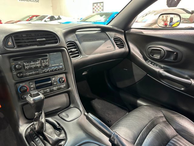 Used 2004 Chevrolet Corvette Coupe w/ Preferred Equipment Group RWD image 12