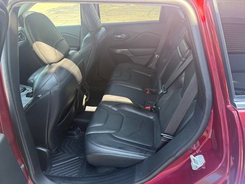 Used 2019 Jeep Cherokee Limited AWD/4WD image 11