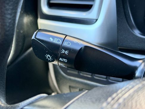 Used 2019 Toyota Highlander LE AWD/4WD image 40