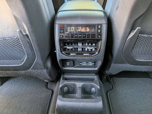 Used 2023 Jeep Grand Cherokee L Limited w/ Luxury Tech Group II AWD/4WD image 15