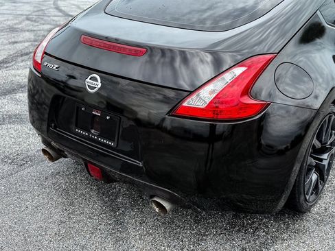 Used 2017 Nissan 370Z w/ Sport Package image 14