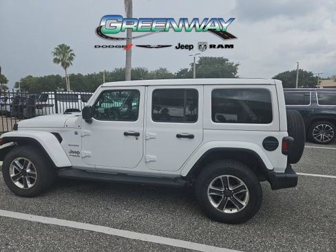 Used 2022 Jeep Wrangler Unlimited Sahara w/ Cold Weather Group AWD/4WD image 5