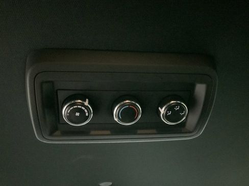 Used 2019 Dodge Grand Caravan SXT image 18