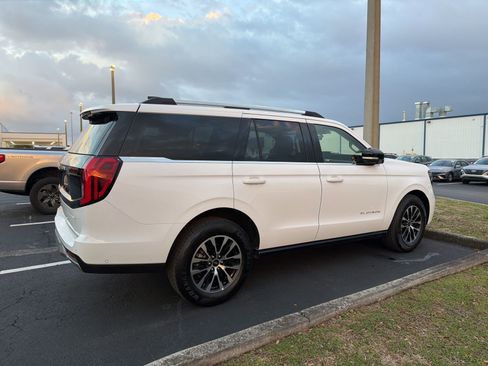 Used 2025 Ford Expedition Platinum image 7