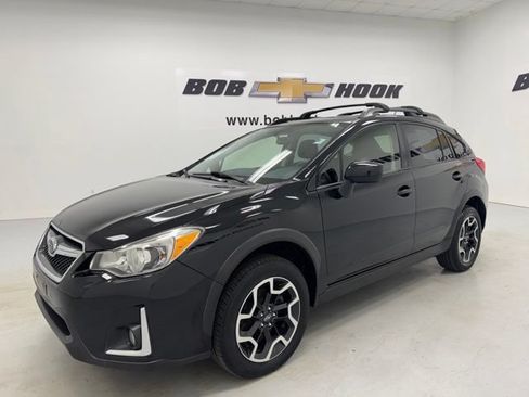 Used 2017 Subaru Crosstrek 2.0i Premium w/ Moonroof Package AWD/4WD image 1