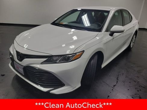 Used 2018 Toyota Camry LE FWD image 4