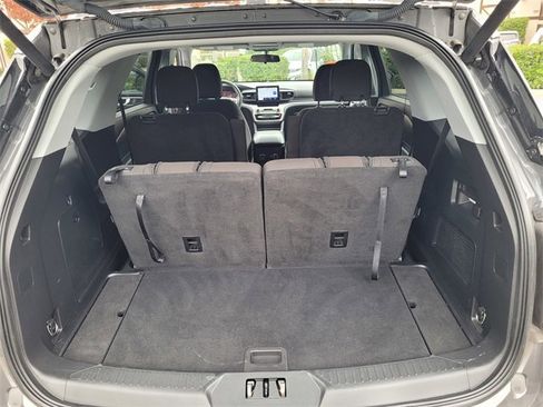 Used 2022 Ford Explorer XLT image 28