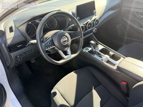 Used 2025 Nissan Sentra SV FWD image 8