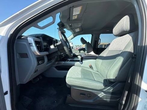 Used 2025 Ford F250 XLT w/ FX4 Off-Road Package AWD/4WD image 2