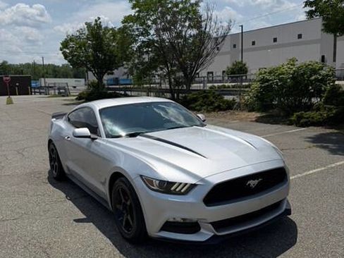 Used 2017 Ford Mustang Coupe RWD image 2