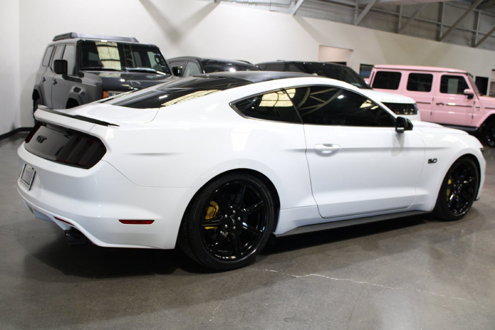 Used 2017 Ford Mustang GT RWD image 13