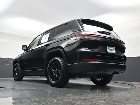 Used 2025 Jeep Grand Cherokee Altitude AWD/4WD image 37