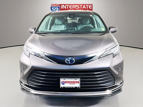 Certified 2021 Toyota Sienna XLE w/ XLE Plus Package AWD/4WD image 2