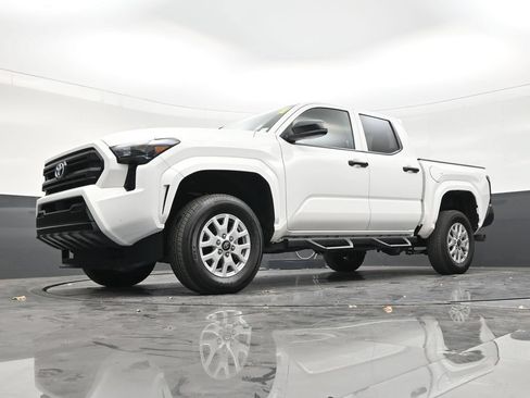Used 2024 Toyota Tacoma SR RWD image 20