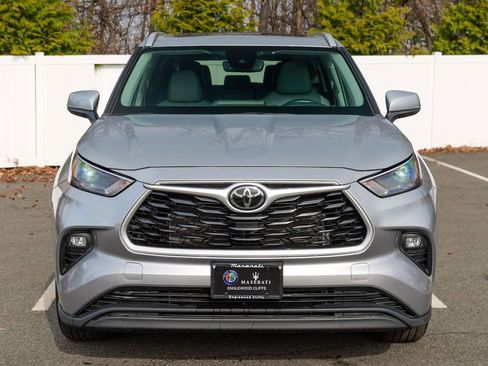 Used 2023 Toyota Highlander XLE image 2
