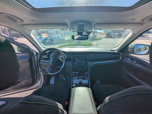 Certified 2023 Jeep Grand Cherokee Laredo X image 11