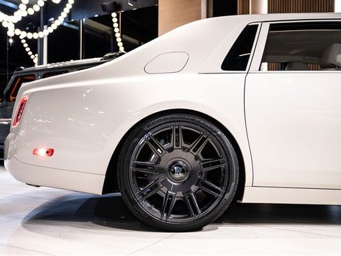 Used 2026 Rolls-Royce Phantom Sedan RWD image 6