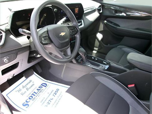 Used 2024 Chevrolet TrailBlazer LT FWD image 12