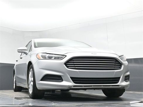 Used 2016 Ford Fusion SE image 42