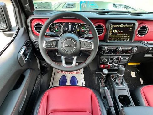 Used 2023 Jeep Wrangler Unlimited Rubicon 4xe AWD/4WD image 27