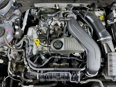 Used 2024 Volkswagen Taos SE image 31