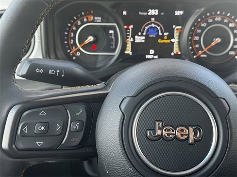 Certified 2025 Jeep Gladiator Willys image 25