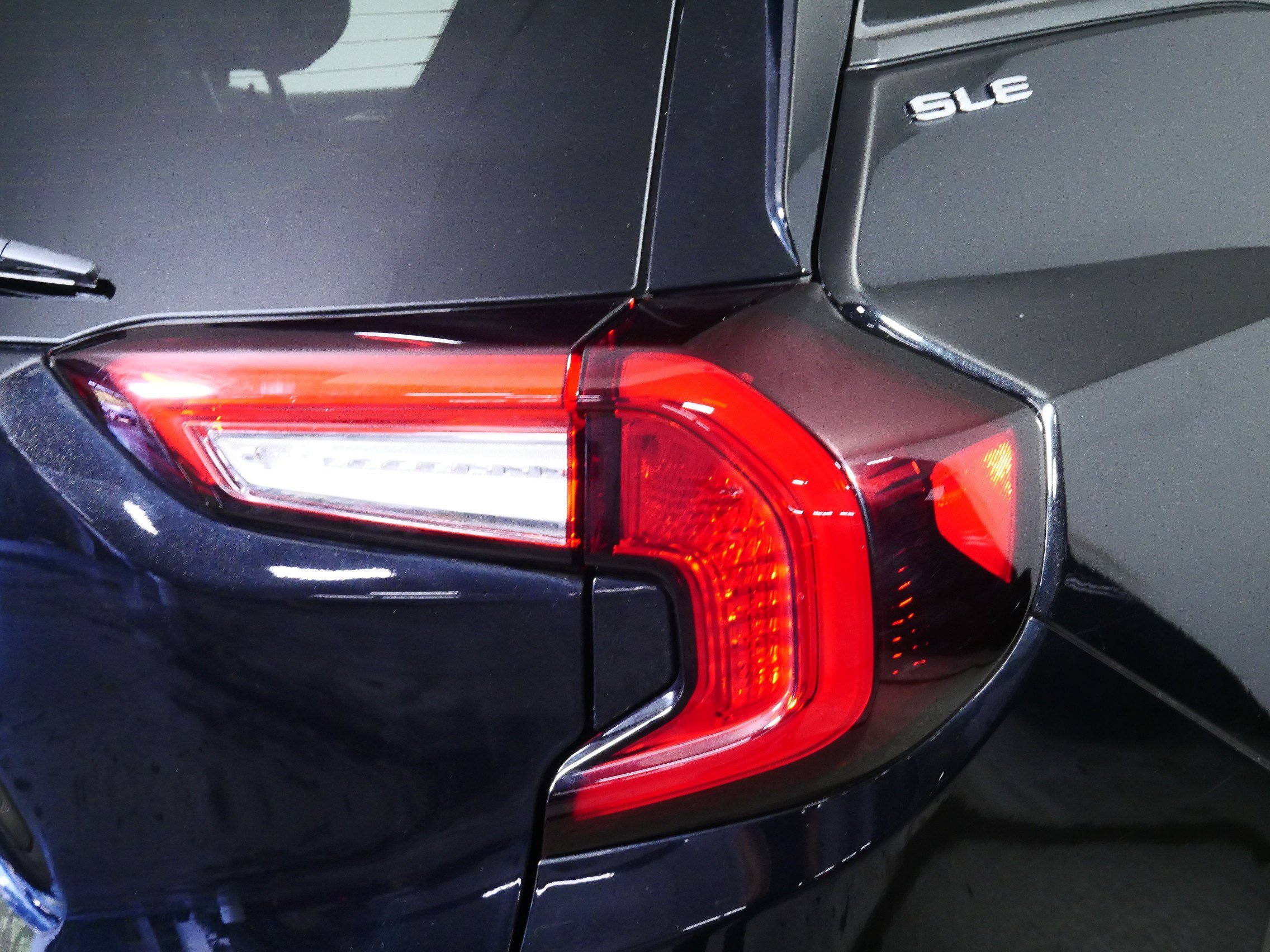 Used 2023 GMC Terrain SLE w/ Driver Convenience Package AWD/4WD image 17