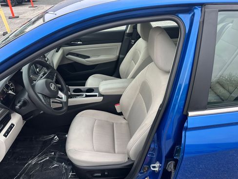 Used 2025 Nissan Altima 2.5 SV image 25