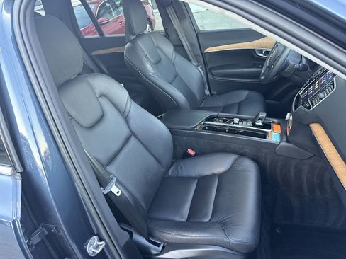 Used 2023 Volvo XC90 B6 Plus image 30