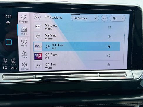 Used 2024 Volkswagen Atlas SEL Premium R-Line AWD/4WD image 33