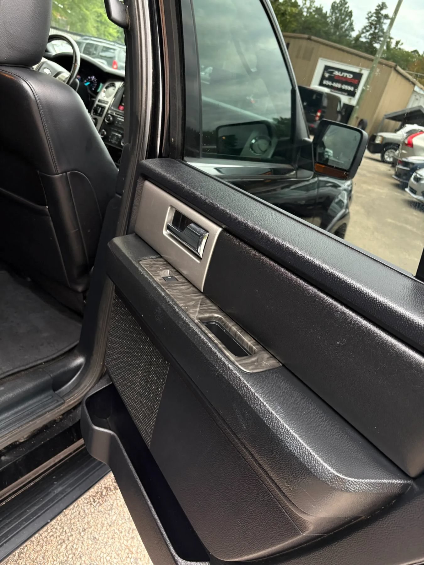 Used 2016 Ford Expedition Limited w/ Equipment Group 301A AWD/4WD image 34