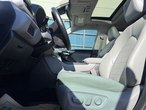 Used 2022 Toyota Highlander XLE image 11