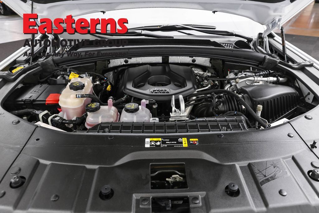 Used 2023 Jeep Grand Cherokee 4WD 4xe image 9