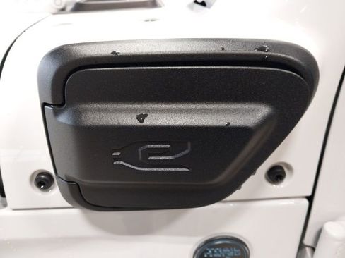 Used 2025 Jeep Wrangler Unlimited Sahara w/ Safety Group image 20