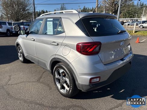 Used 2025 Hyundai Venue SEL image 5