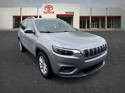 Used 2019 Jeep Cherokee Latitude w/ Popular Appearance Group FWD image 3