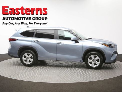 Used 2023 Toyota Highlander LE image 46