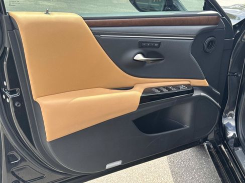 Certified 2025 Lexus ES 350 w/ Premium Package FWD image 10