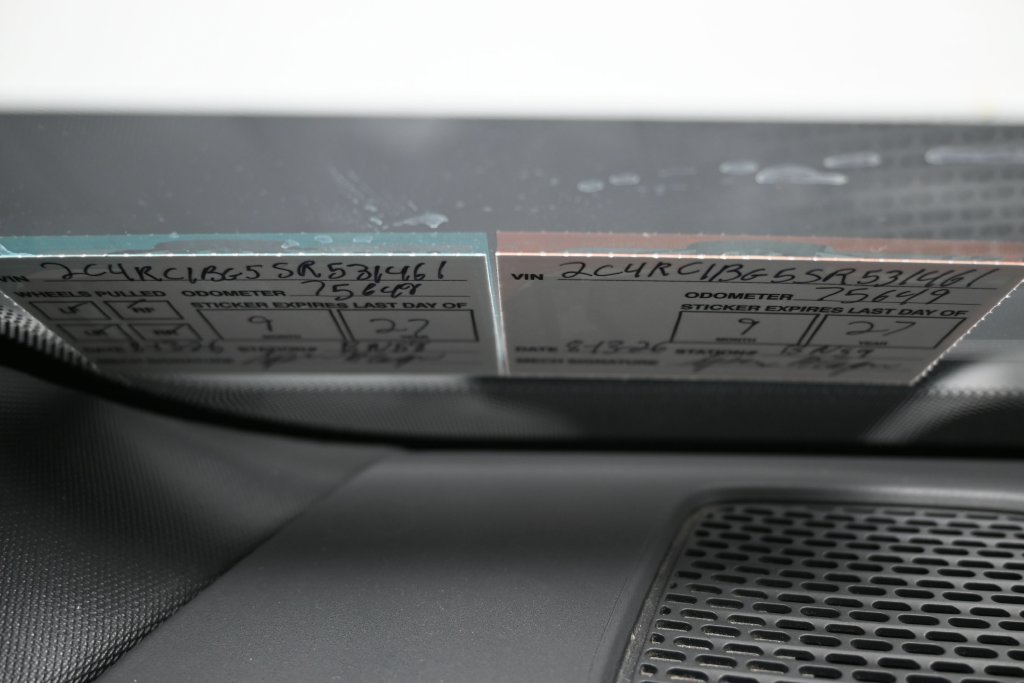 Used 2025 Chrysler Pacifica Select FWD image 11
