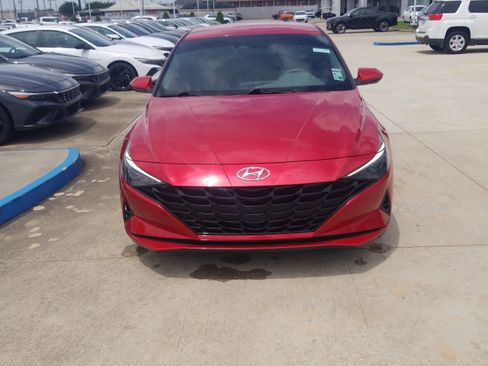 Used 2023 Hyundai Elantra SEL FWD image 2
